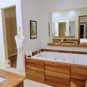 King Suite Pool View